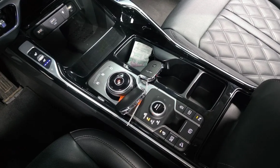 Kia Sorento — фото 6