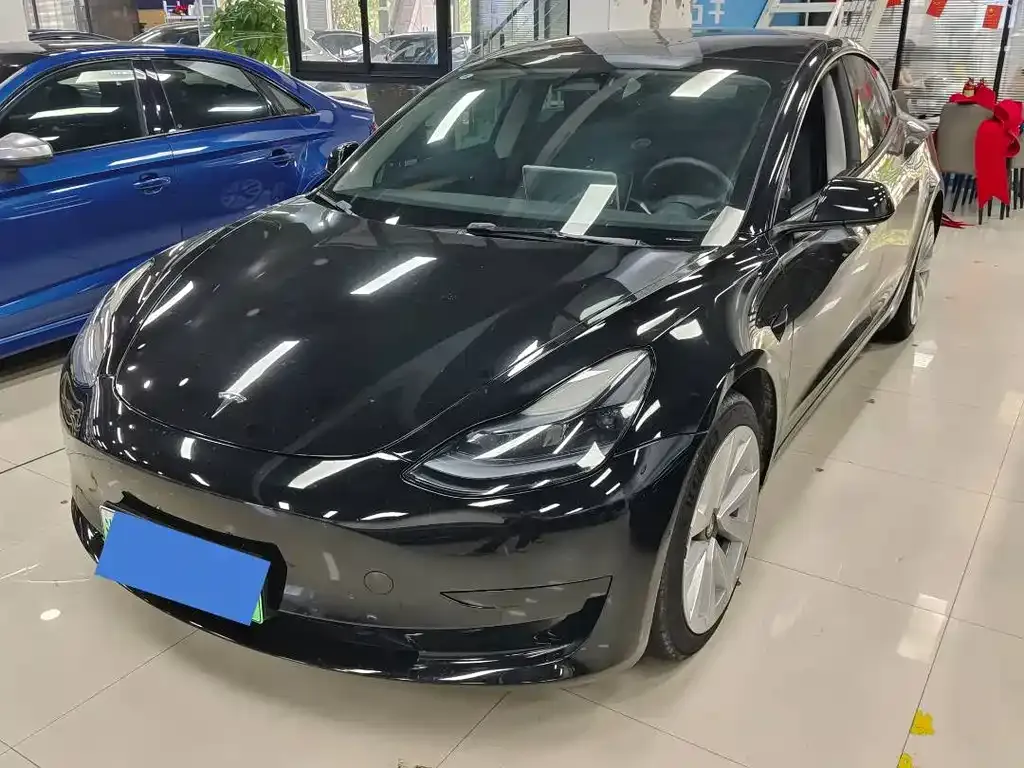 Tesla Model 3 — фото 1