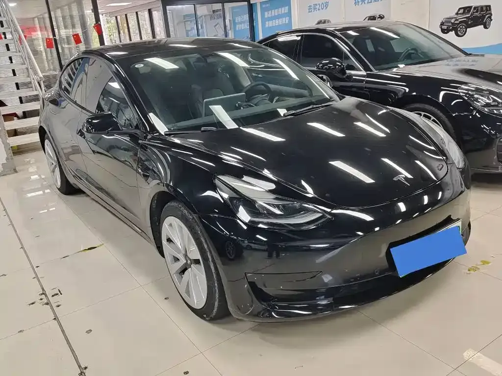 Tesla Model 3 — фото 10