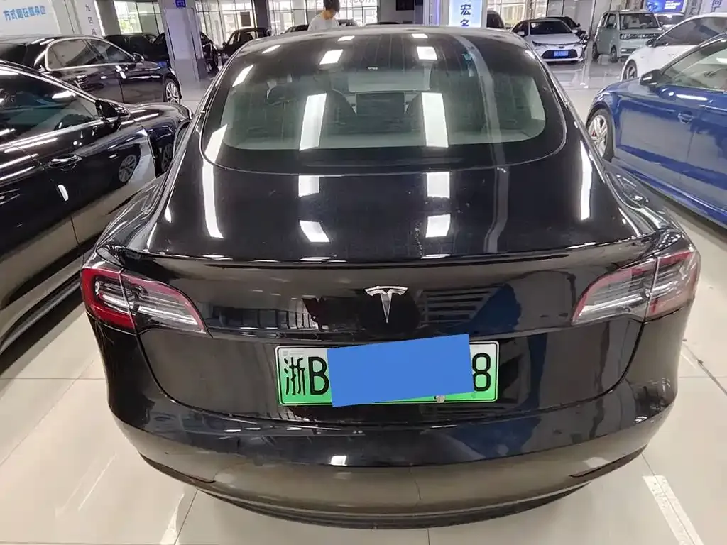 Tesla Model 3 — фото 8