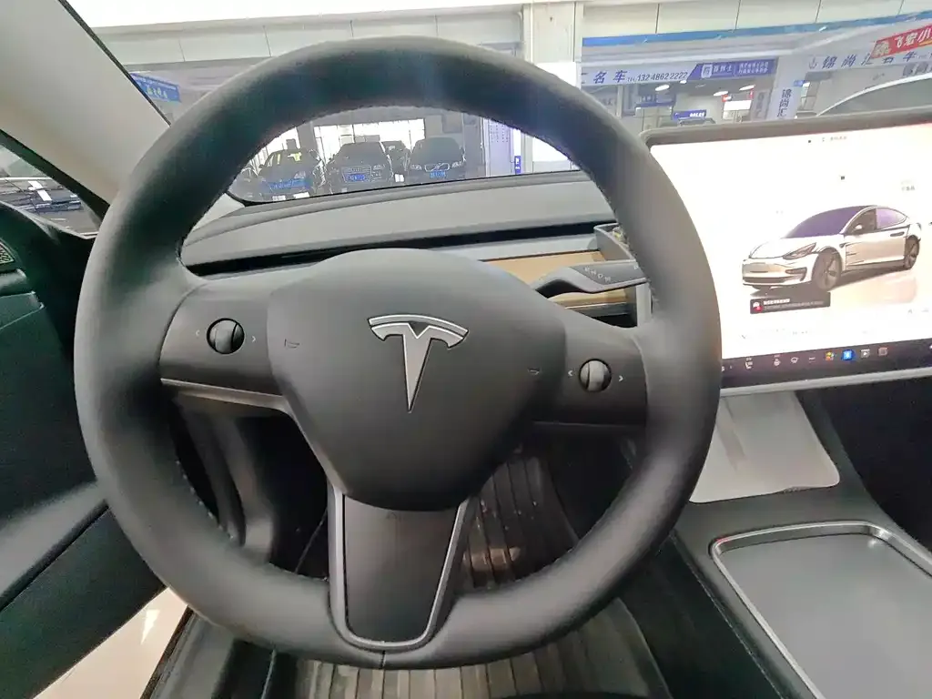 Tesla Model 3 — фото 7
