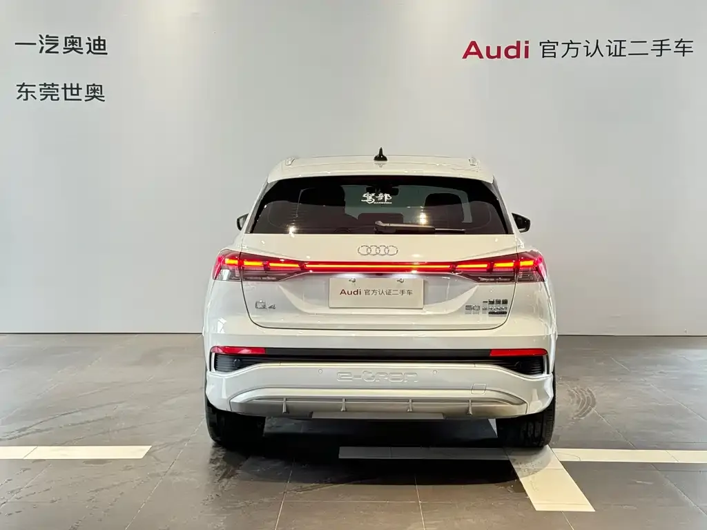 Audi Q4 e-tron — фото 2