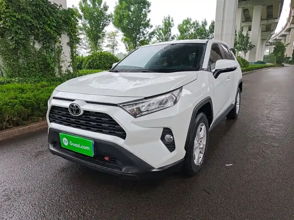 Toyota RAV4 2023 из CN, фото 9