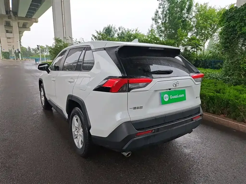 Toyota RAV4 2023 из CN, фото 7
