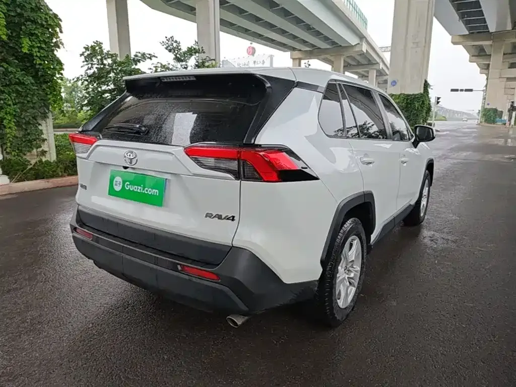 Toyota RAV4 2023 из CN, фото 6