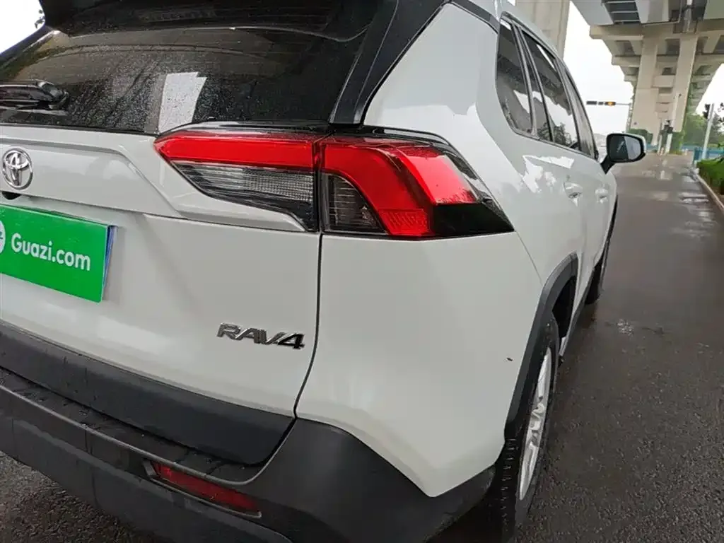 Toyota RAV4 2023 из CN, фото 5