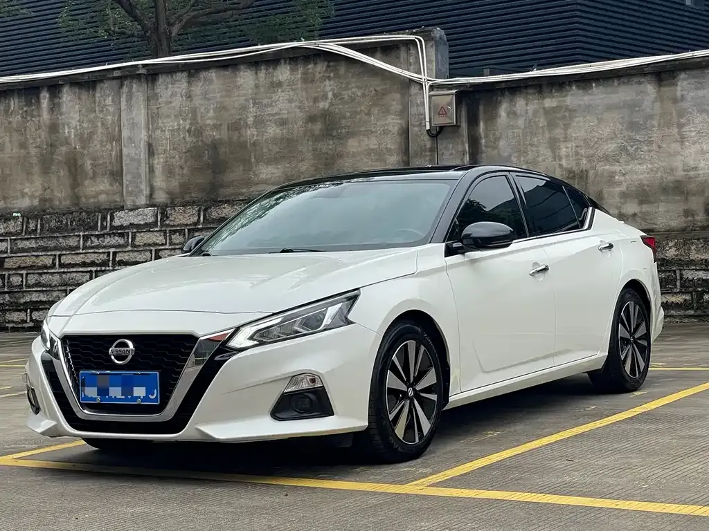 Nissan Teana — фото 1
