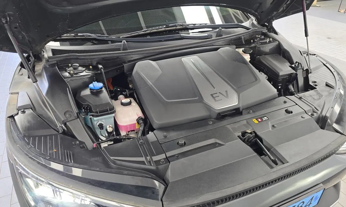 Kia EV6 2023 из KR, фото 9