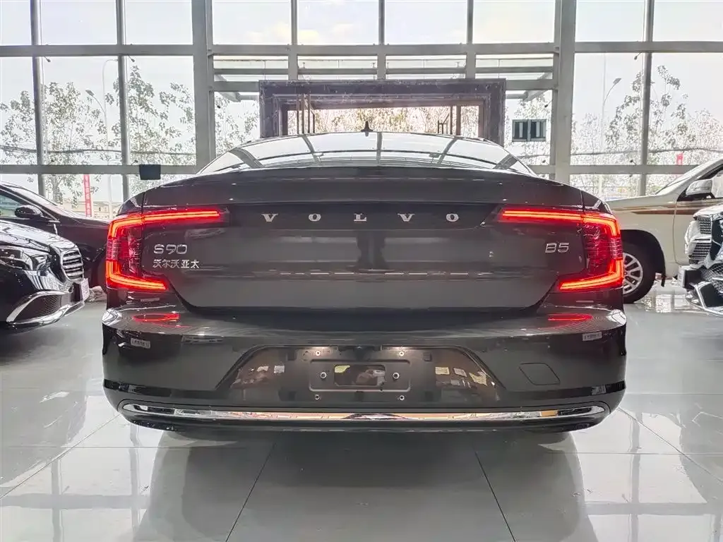 Volvo S90 — фото 8