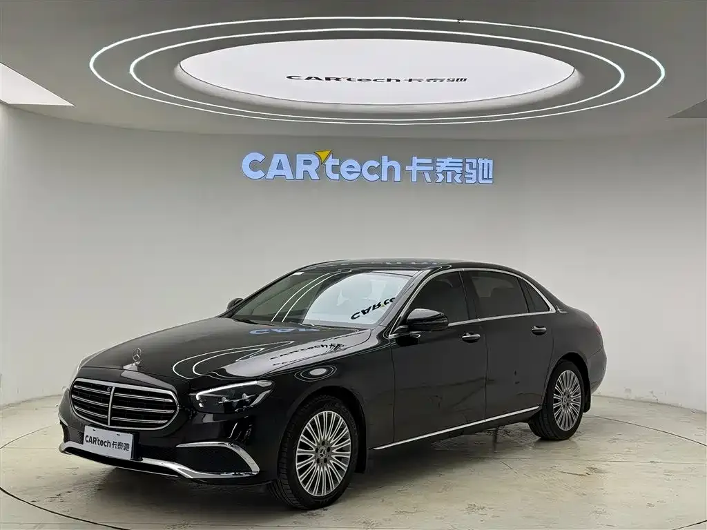 Mercedes-Benz E-Class — фото 1