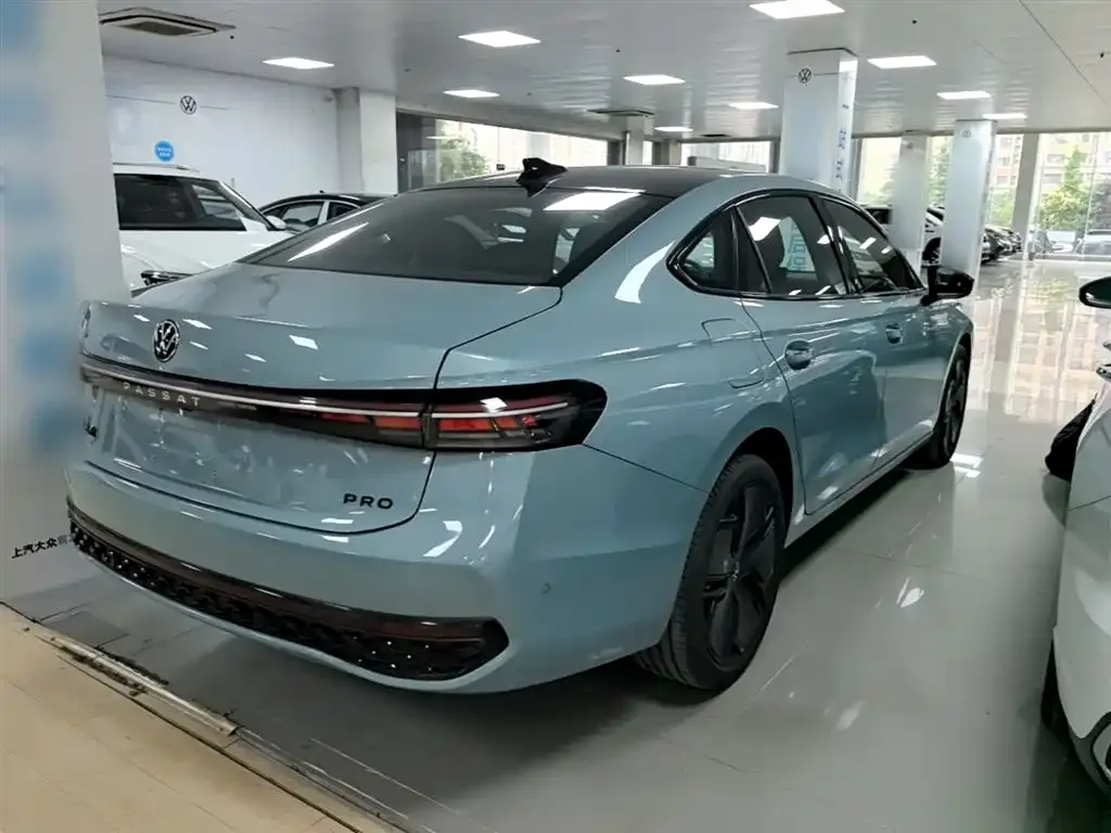 Volkswagen Passat — фото 7