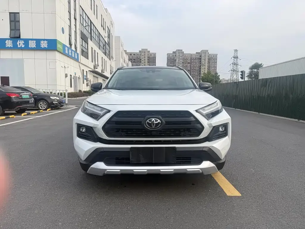 Toyota RAV4 — фото 9