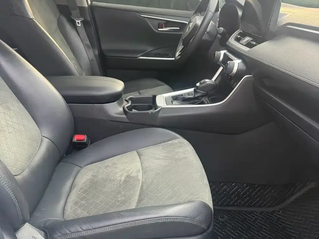 Toyota RAV4 — фото 2