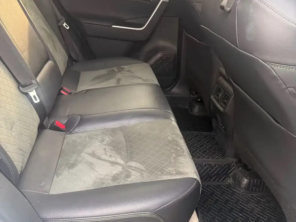 Toyota RAV4 — фото 7