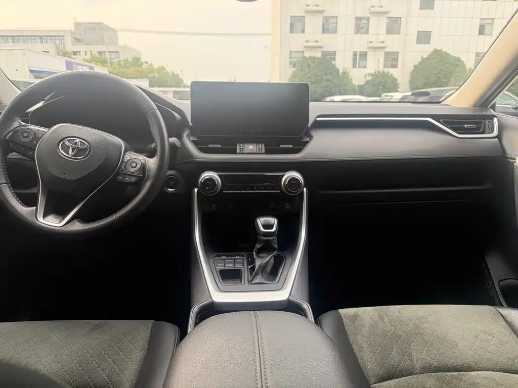 Toyota RAV4 — фото 4