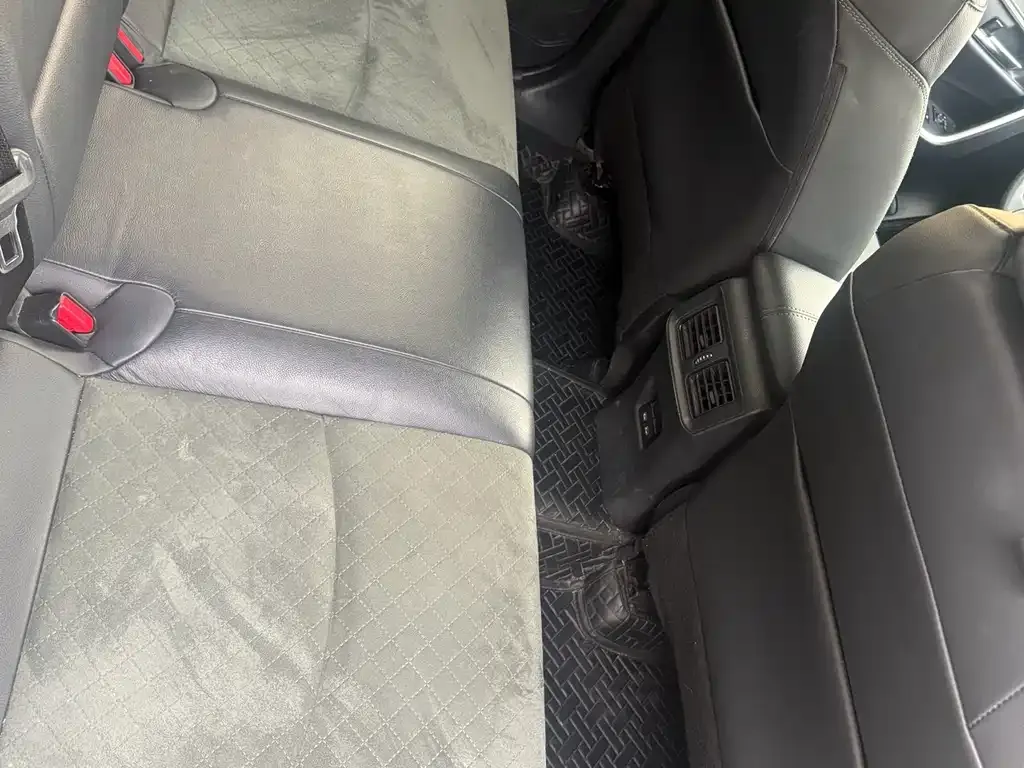 Toyota RAV4 — фото 10