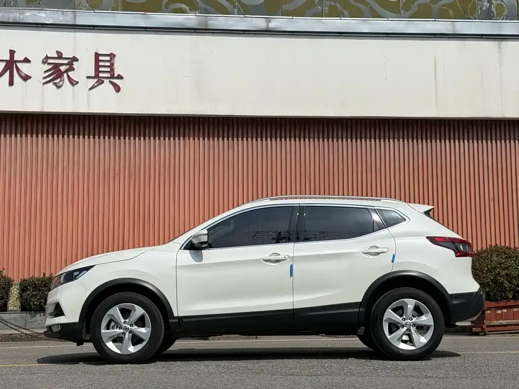 Nissan Qashqai — фото 2