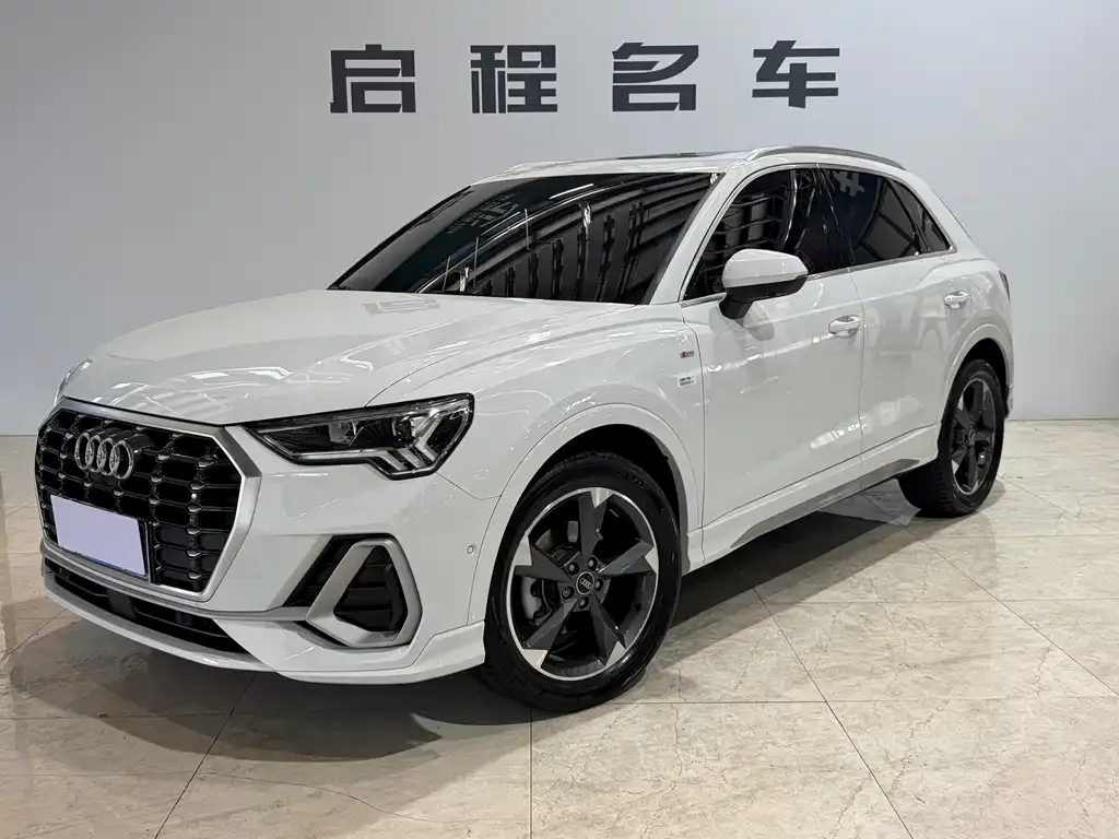Audi Q3 — фото 1