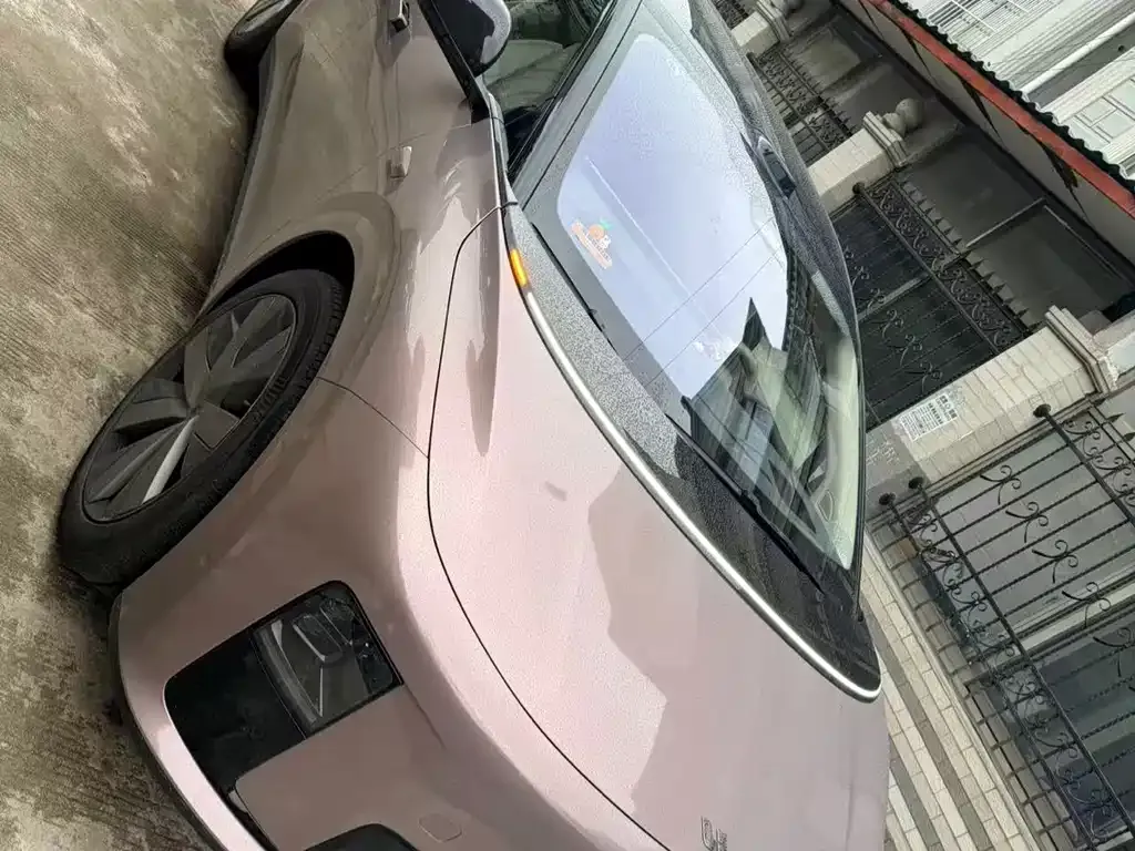 Li Auto i8 — фото 7