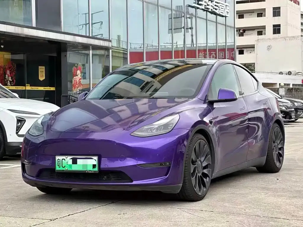 Tesla Model Y — фото 1