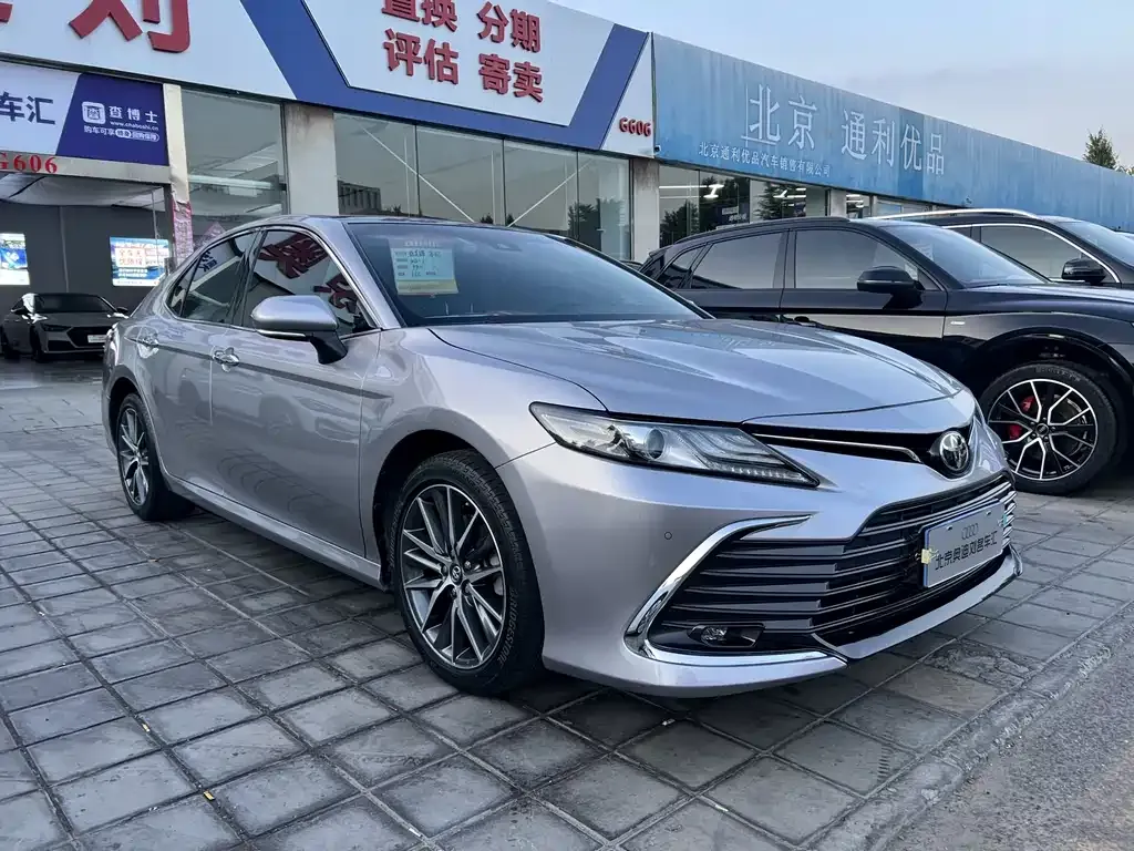 Toyota Camry — фото 10