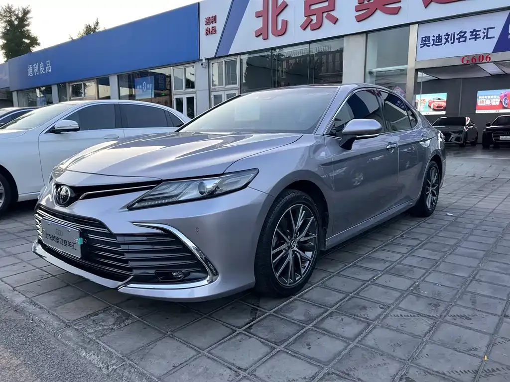 Toyota Camry — фото 9