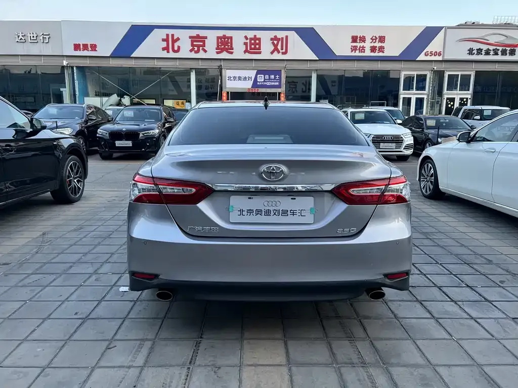 Toyota Camry — фото 5