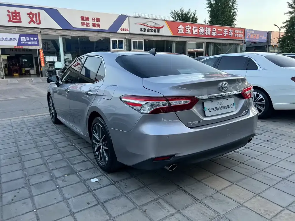Toyota Camry — фото 6