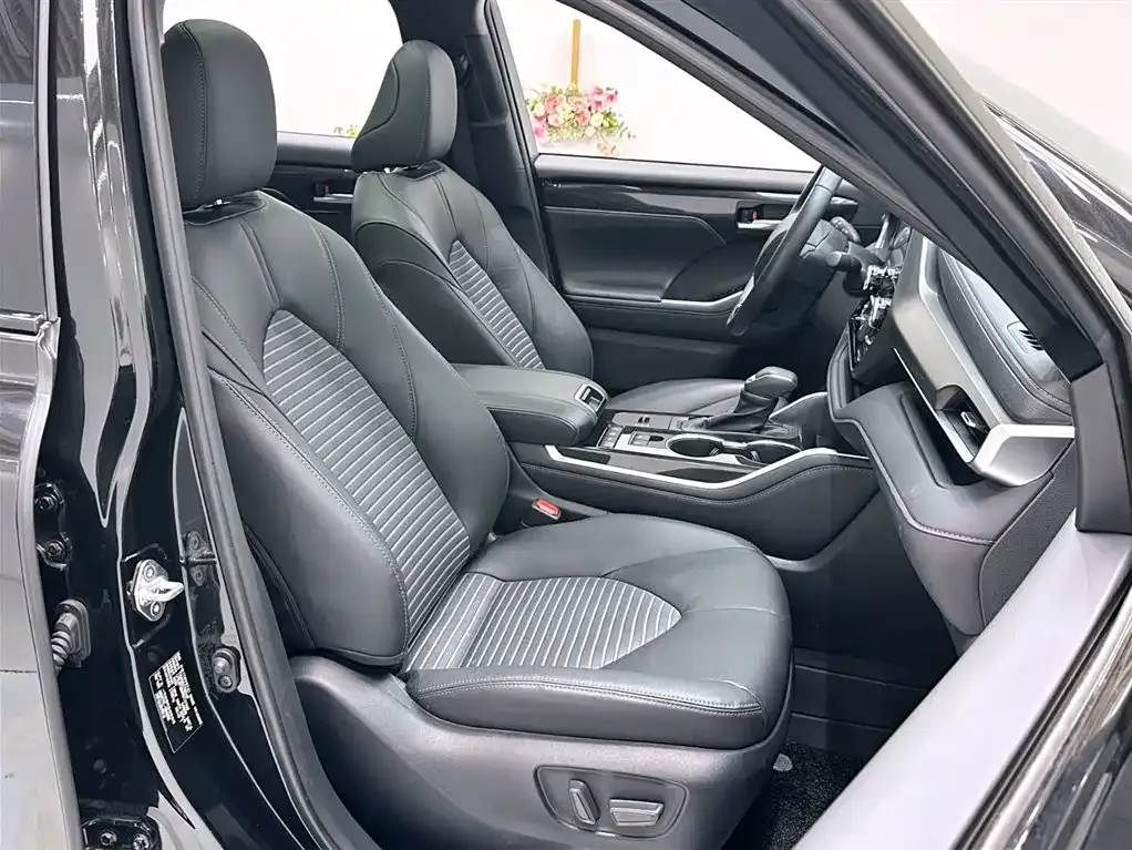 Toyota Crown Kluger 2024 из CN, фото 8
