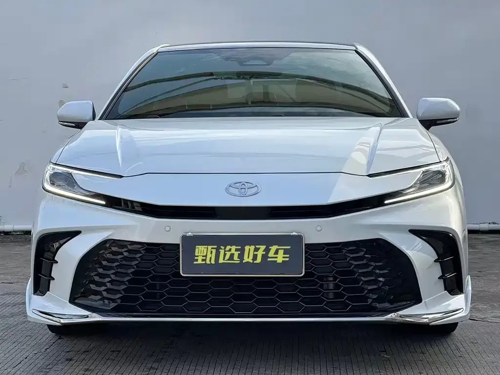 Toyota Camry — фото 7
