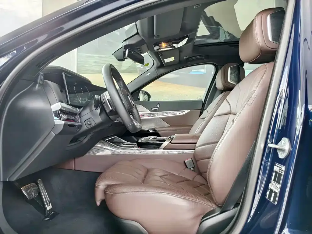 BMW 7 Series 2024 из CN, фото 7