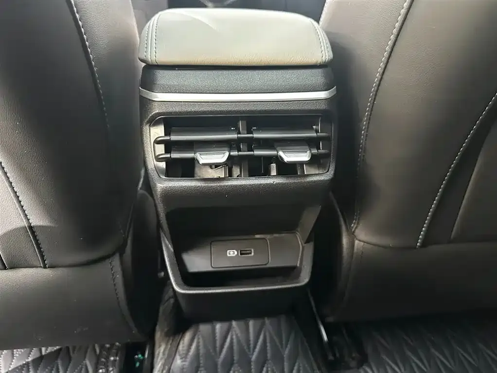 Geely Emgrand 2023 из CN, фото 7
