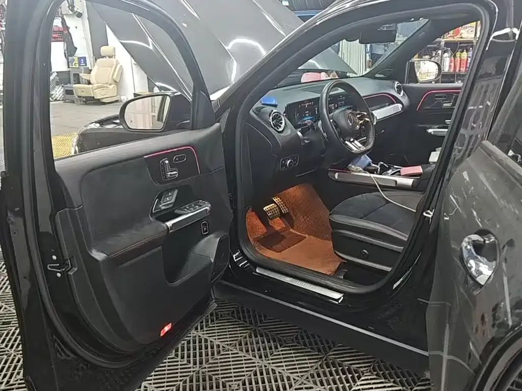 Mercedes-Benz GLB AMG — фото 5