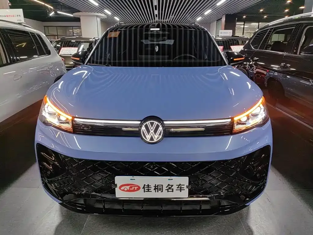 Volkswagen Tiguan L — фото 10