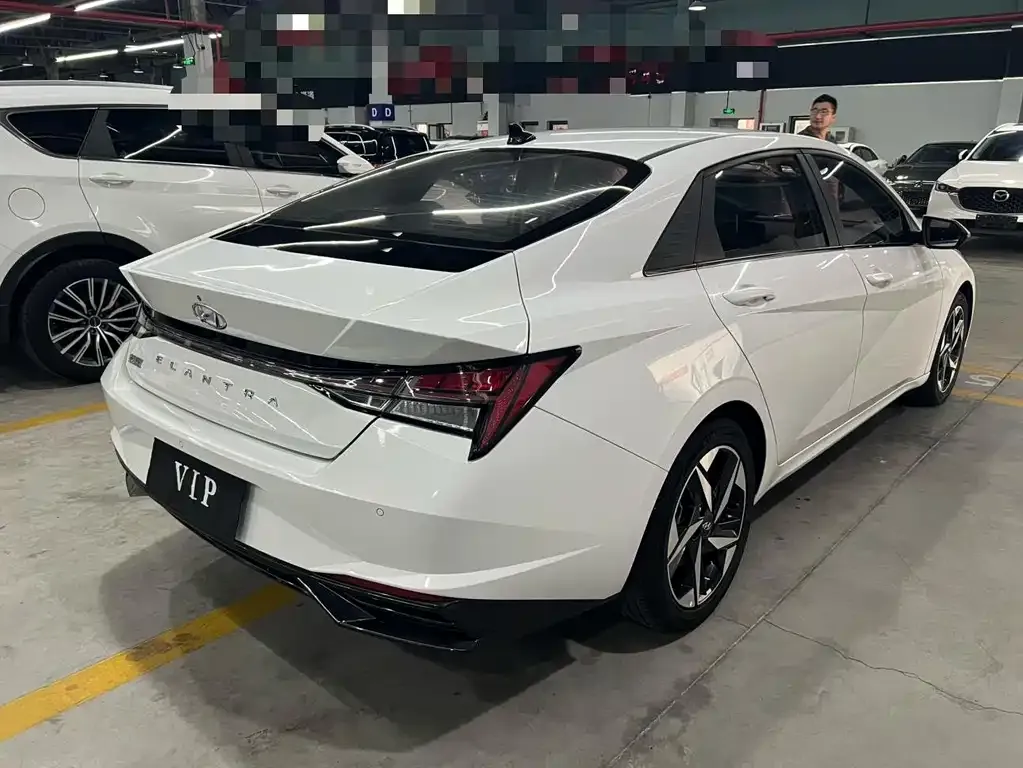 Hyundai Elantra — фото 8