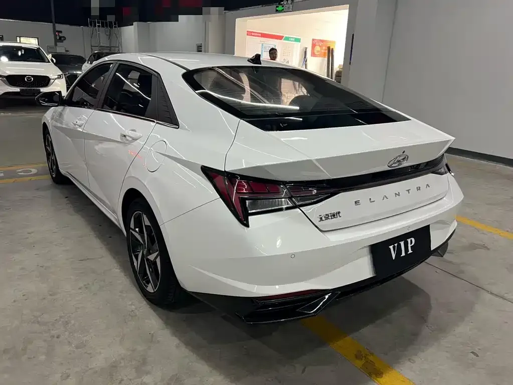 Hyundai Elantra — фото 4