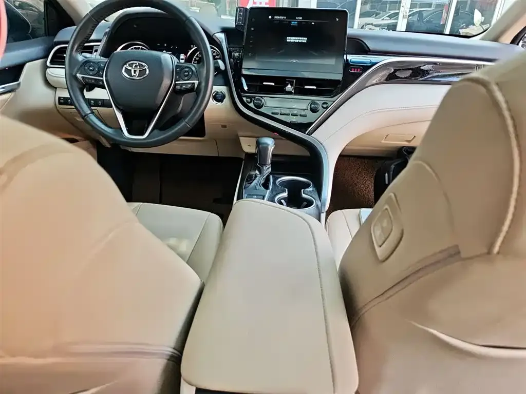 Toyota Camry — фото 5