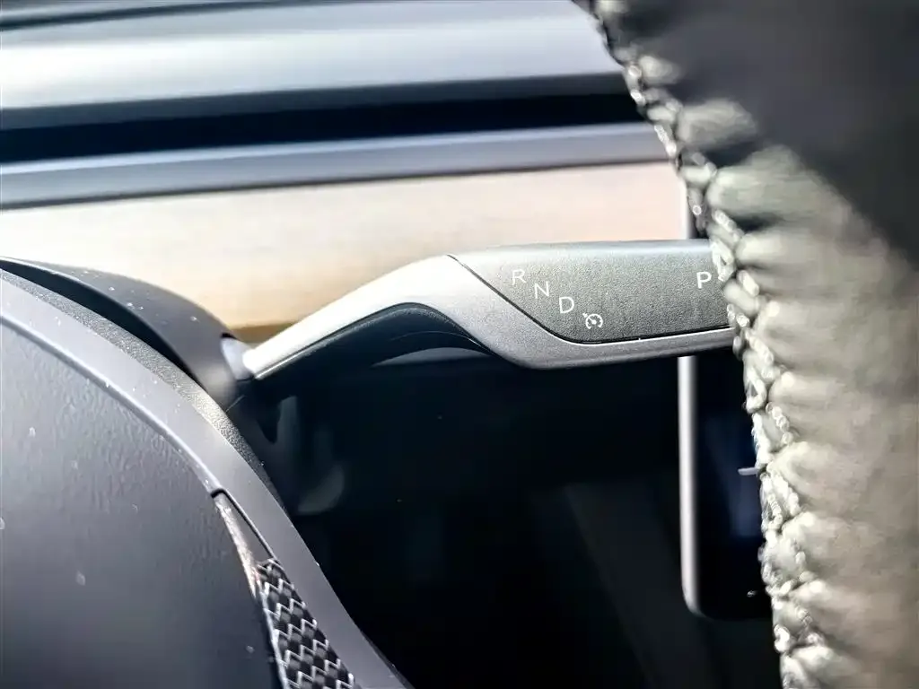 Tesla Model 3 — фото 3