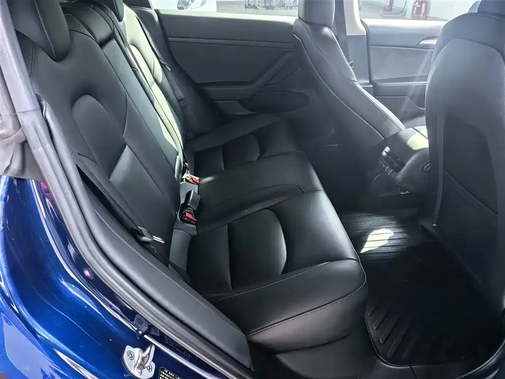 Tesla Model 3 — фото 6