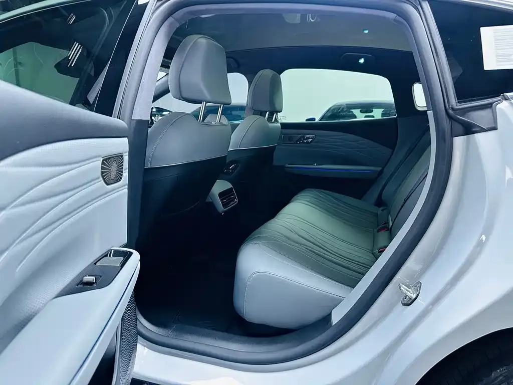 Geely Galaxy E8 — фото 2