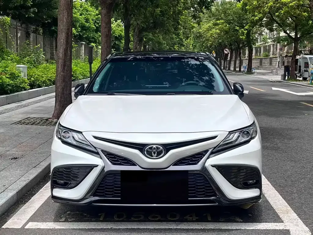 Toyota Camry — фото 8