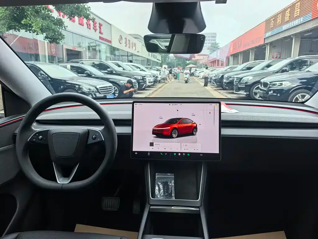 Tesla Model Y — фото 8