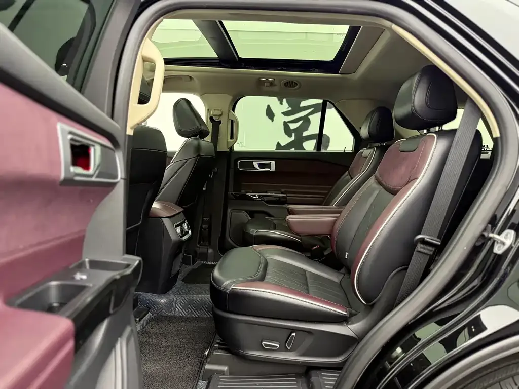 Ford Explorer 2023 из CN, фото 8