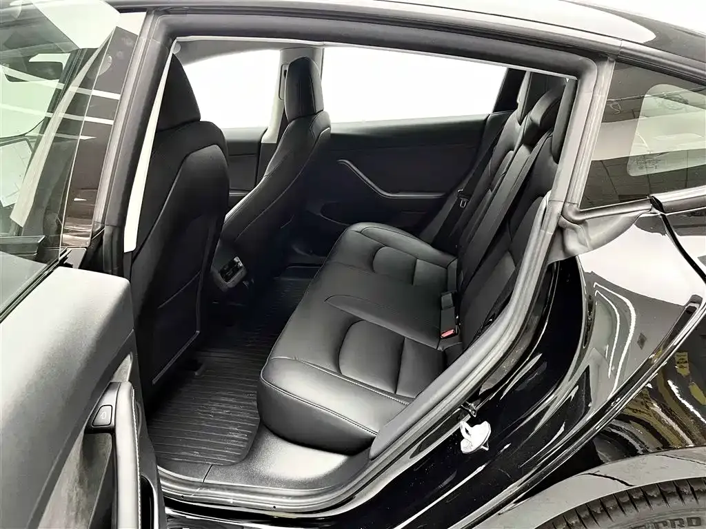 Tesla Model 3 — фото 4