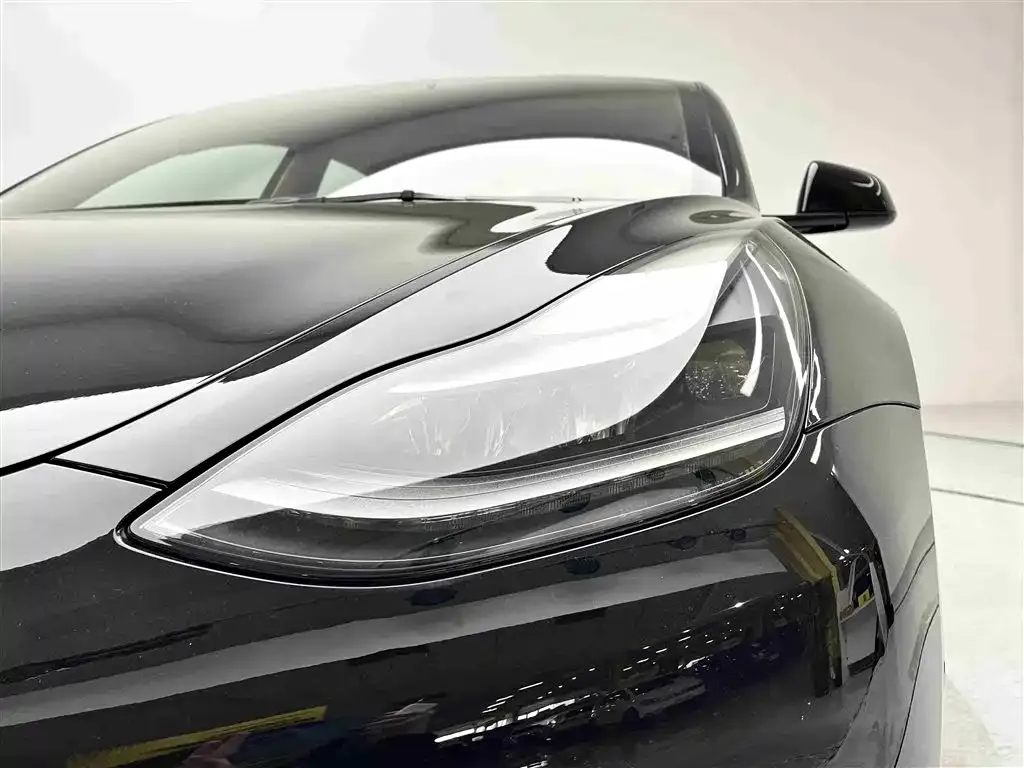 Tesla Model 3 — фото 10