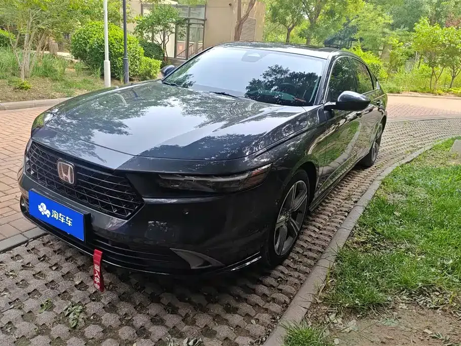 Honda Accord — фото 1