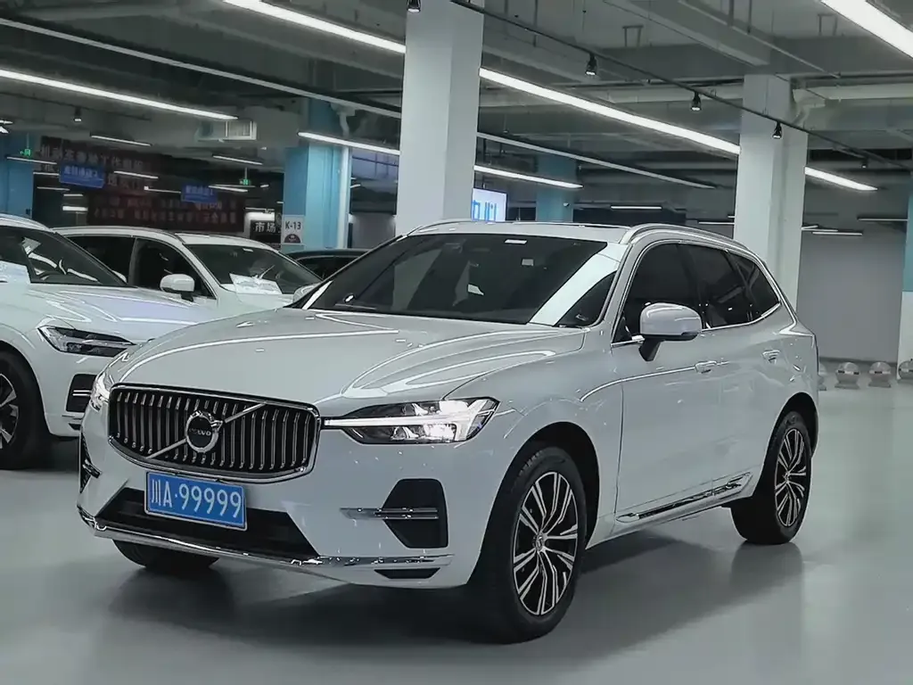 Volvo XC60 — фото 1