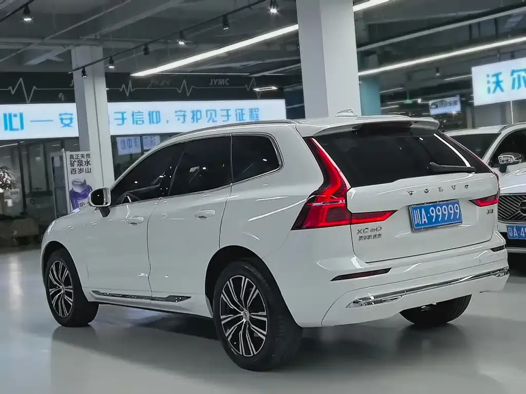 Volvo XC60 — фото 4