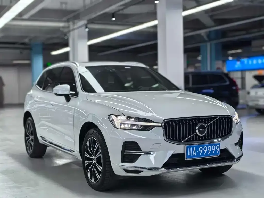 Volvo XC60 — фото 8