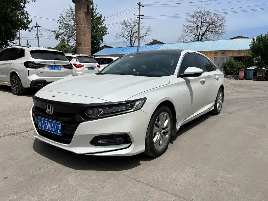 Honda Accord — фото 1